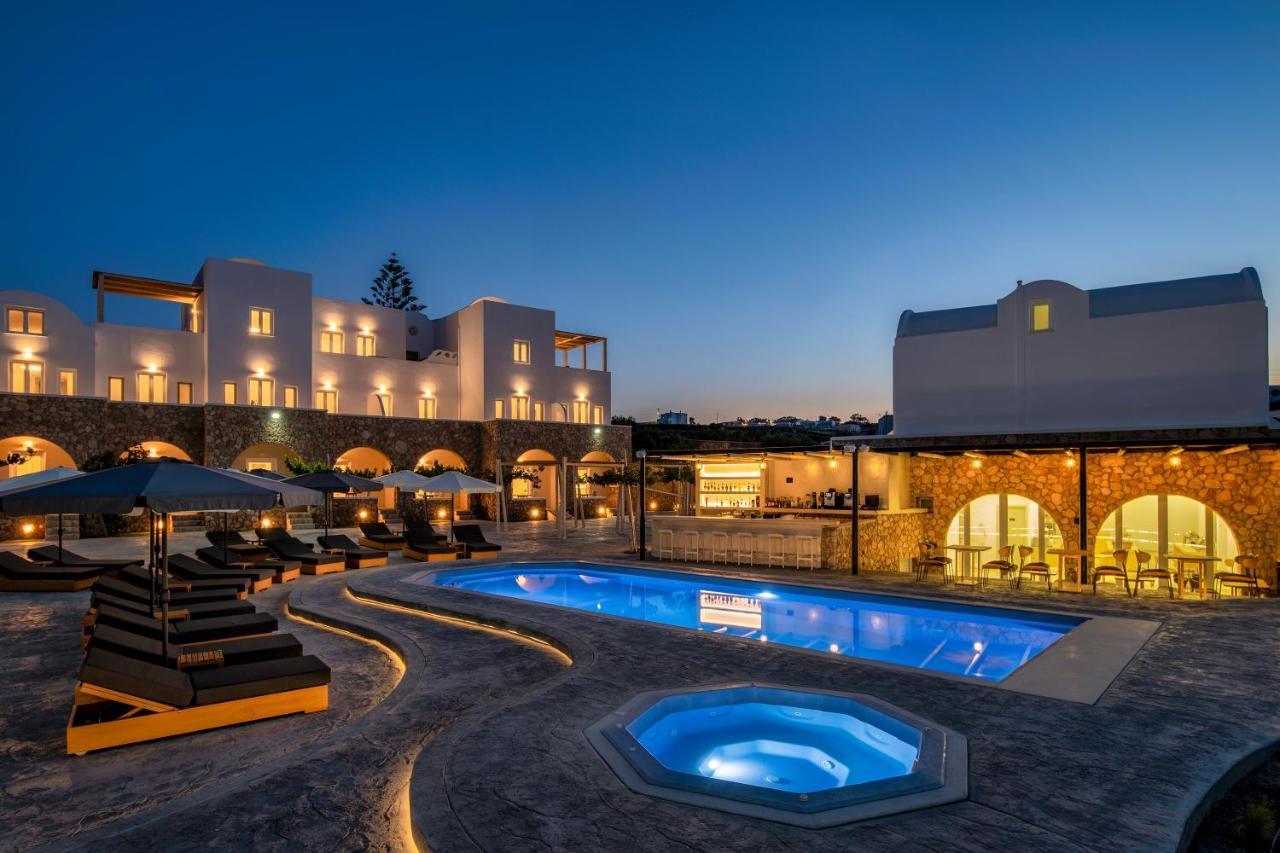 Aelia Luxury Suites Karterados  Exterior foto The hotel at night