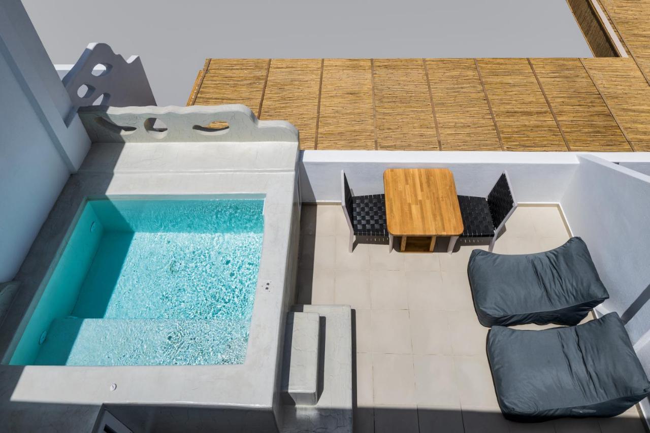 Aelia Luxury Suites Karterados  Exterior foto A private pool at a hotel