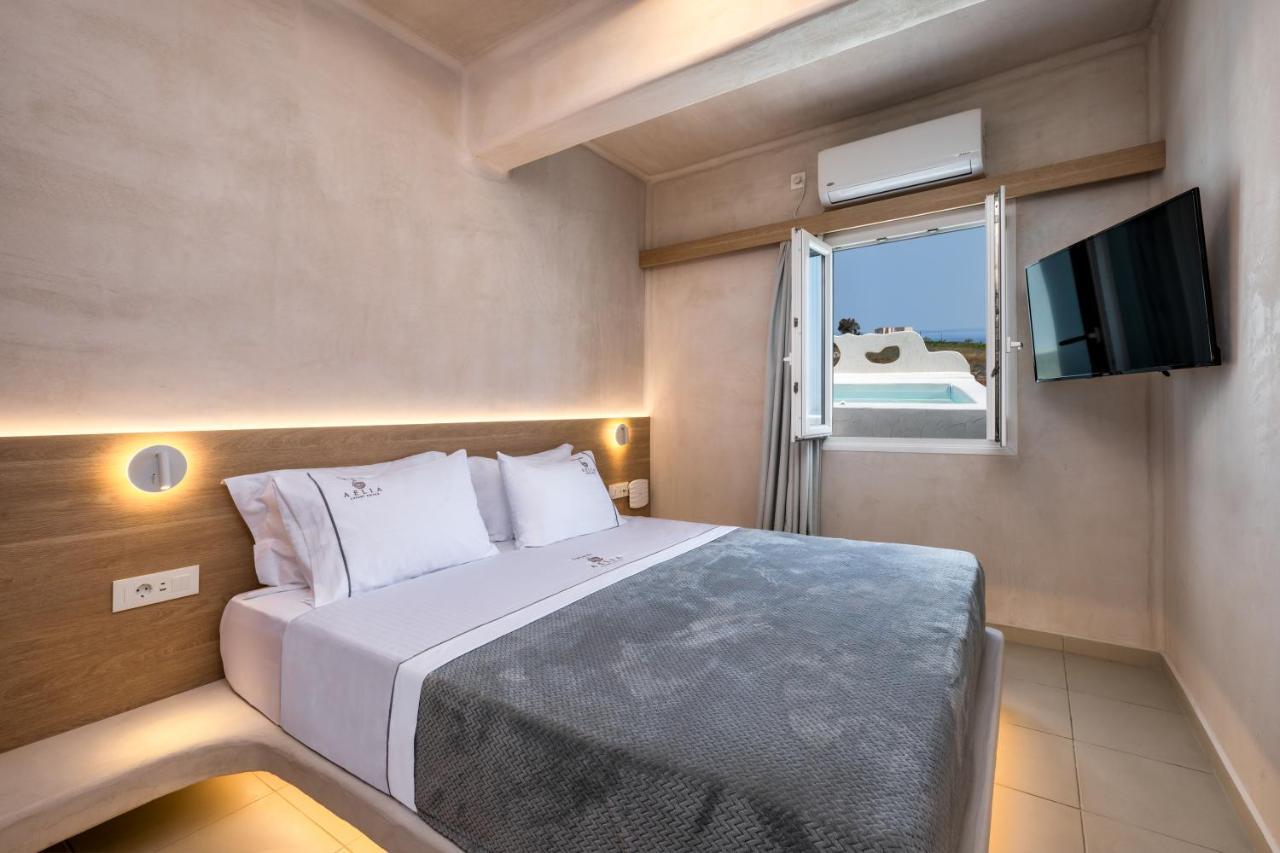 Aelia Luxury Suites Karterados  Exterior foto A room at the hotel