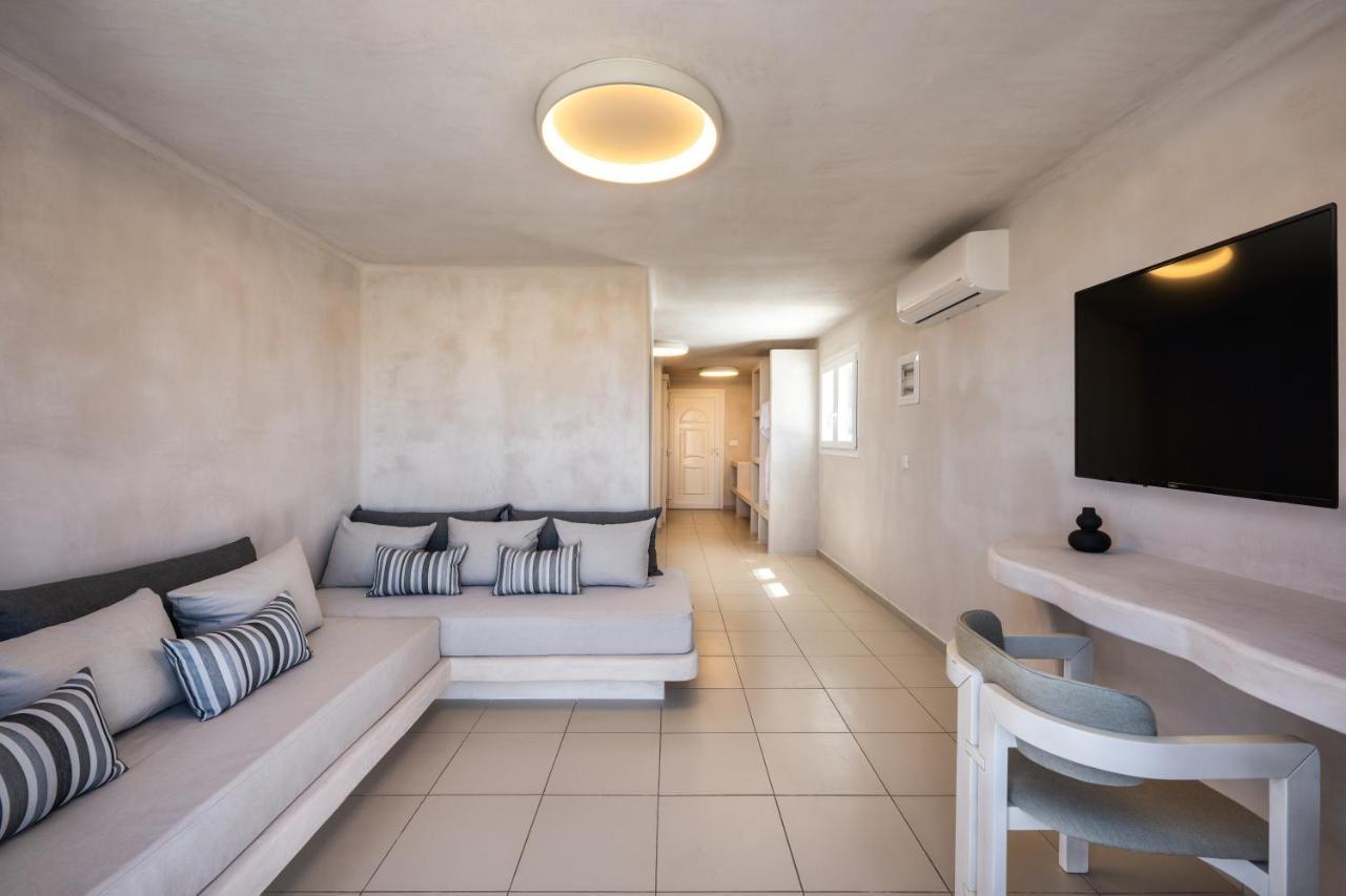 Aelia Luxury Suites Karterados  Exterior foto A room at the hotel