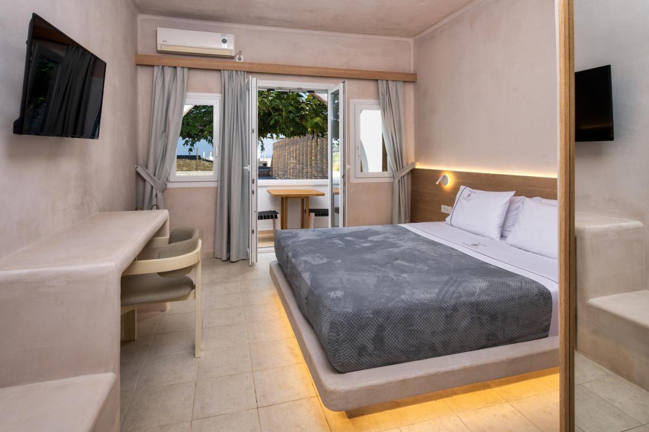 Aelia Luxury Suites Karterados  Exterior foto A room at the hotel