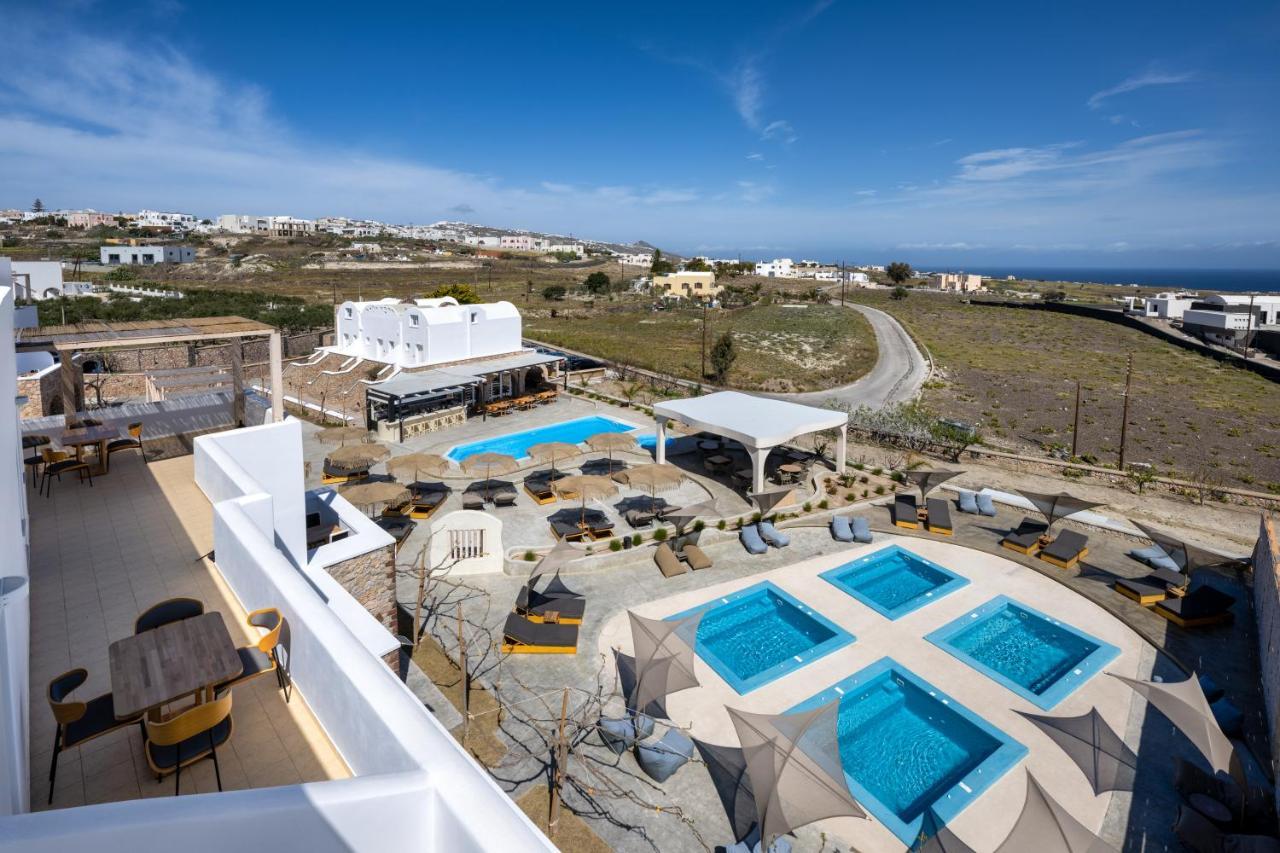Aelia Luxury Suites Karterados  Exterior foto The hotel's swimming pool