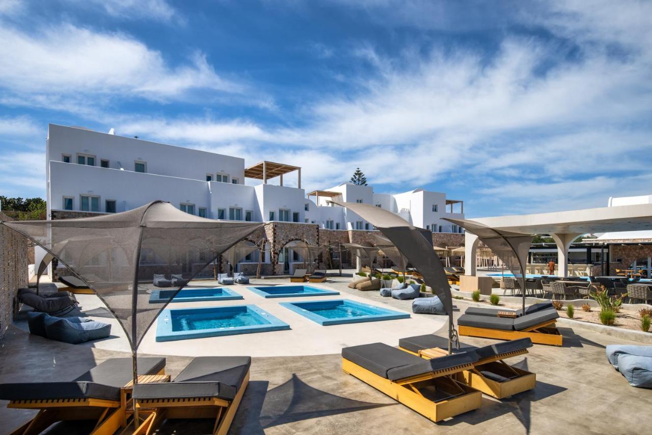 Aelia Luxury Suites Karterados  Exterior foto The hotel's pool