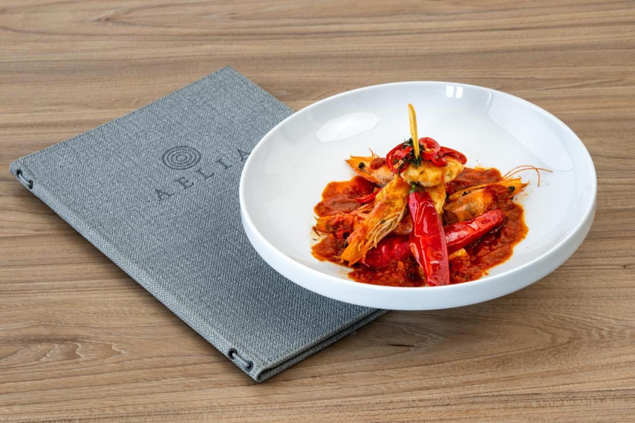 Aelia Luxury Suites Karterados  Exterior foto A dish from the restaurant