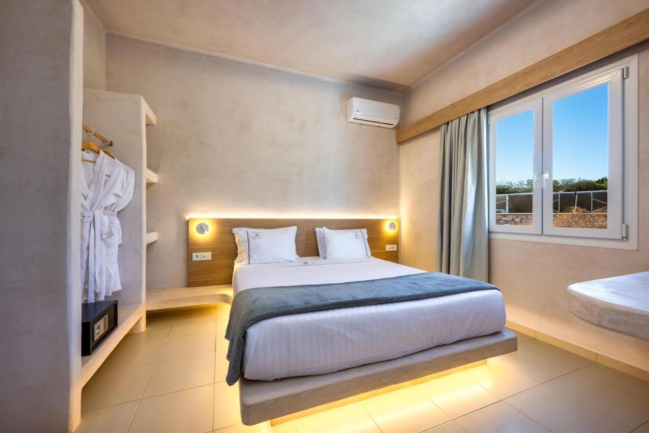 Aelia Luxury Suites Karterados  Exterior foto A bedroom at the hotel