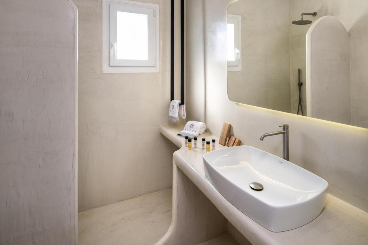 Aelia Luxury Suites Karterados  Exterior foto Bathroom