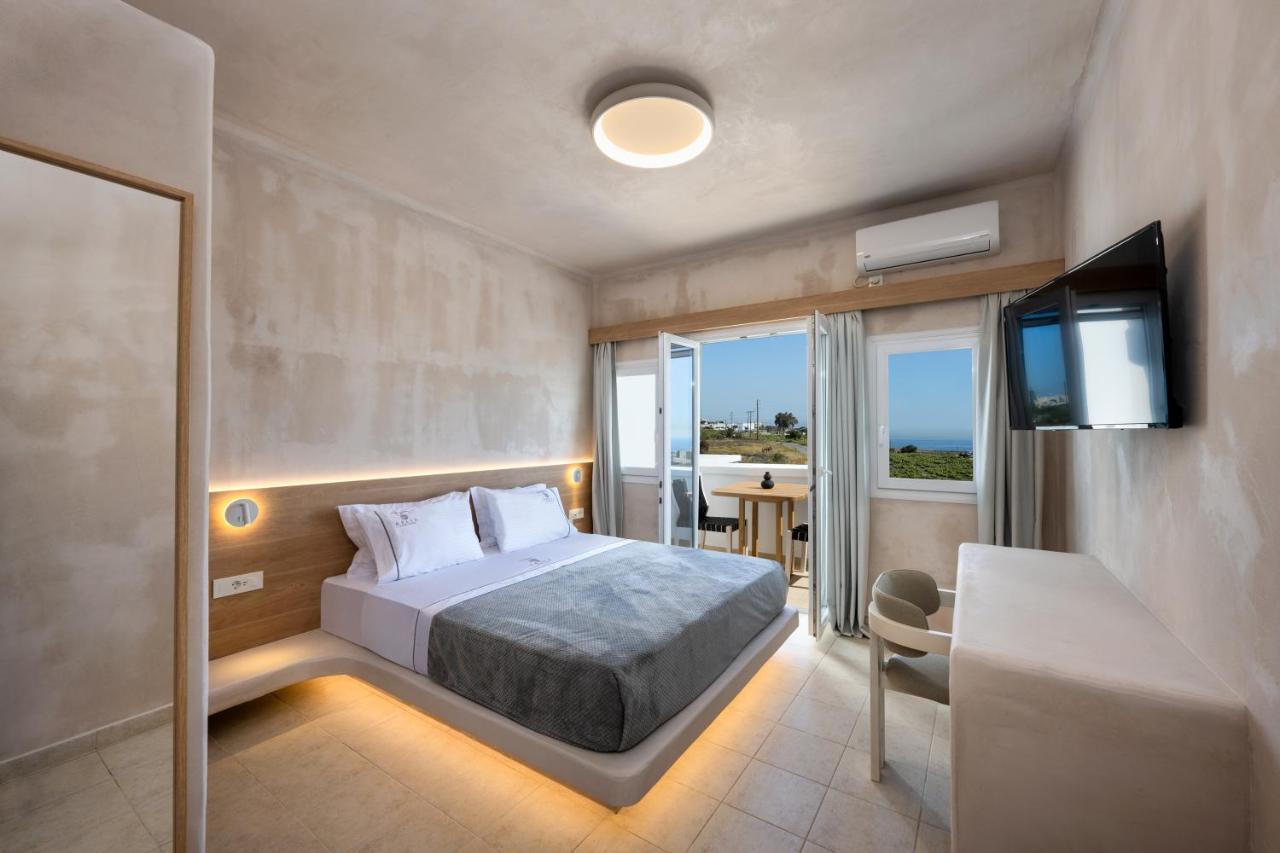 Aelia Luxury Suites Karterados  Exterior foto A room at the hotel