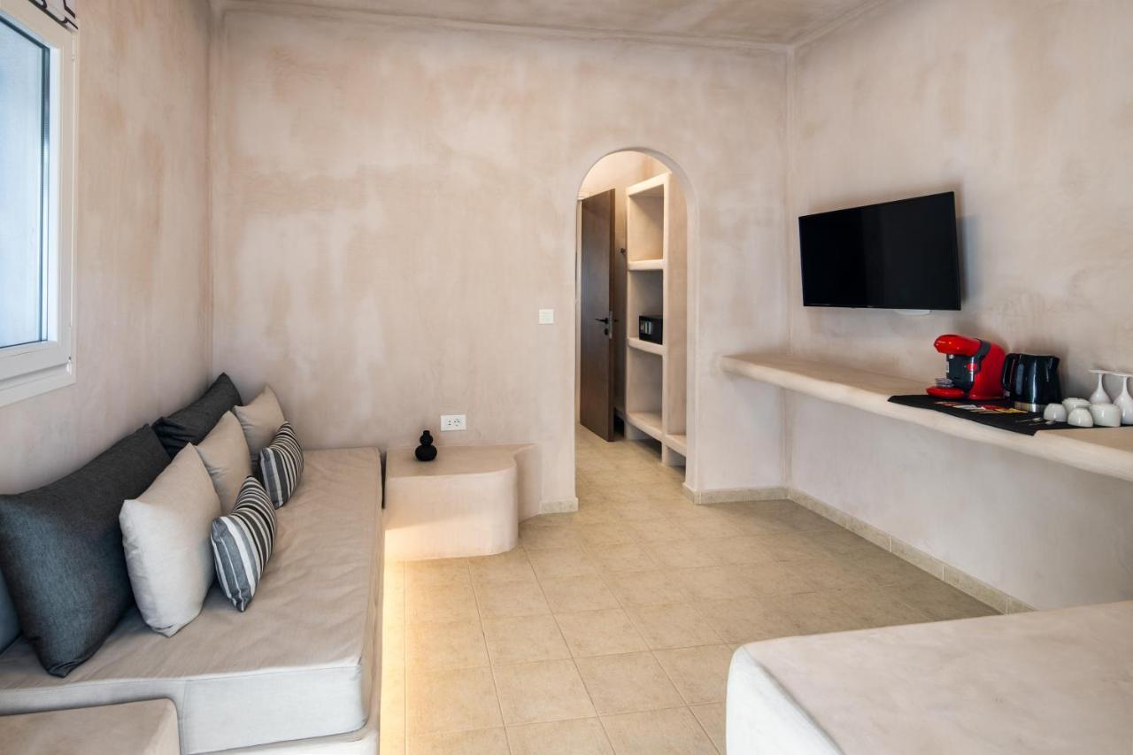 Aelia Luxury Suites Karterados  Exterior foto A room at the hotel