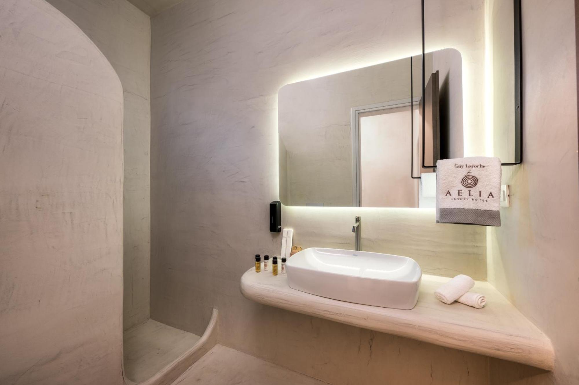 Aelia Luxury Suites Karterados  Exterior foto Bathroom
